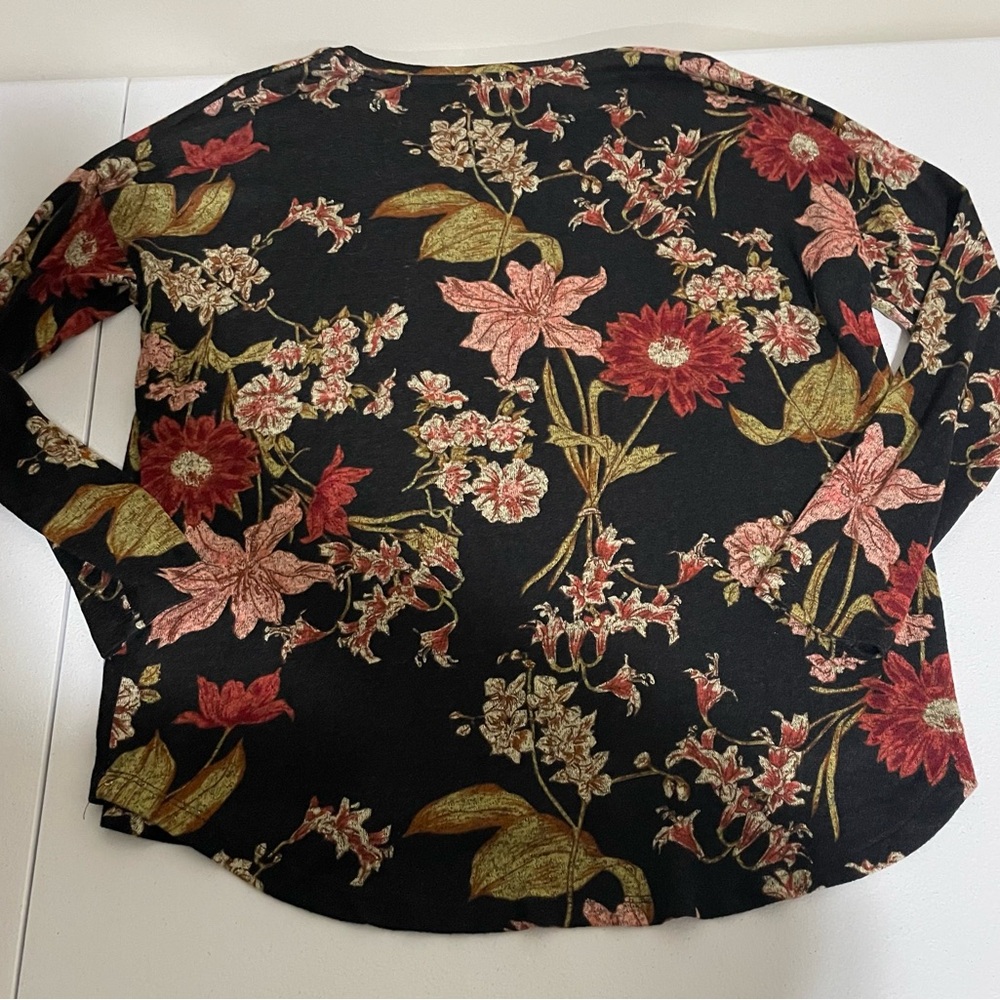 Well Worn Black Floral V-Neck Long Sleeve Top - Picture 5 of 5